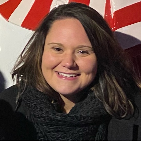 Meet your Posher, Amy - Picture 2 of 3